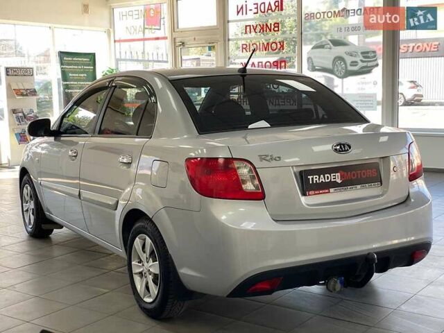 Серый Киа Рио, объемом двигателя 1.4 л и пробегом 98 тыс. км за 5990 $, фото 12 на Automoto.ua
