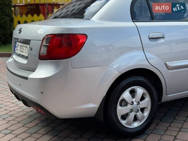 Серый Киа Рио, объемом двигателя 1.4 л и пробегом 227 тыс. км за 6850 $, фото 164 на Automoto.ua