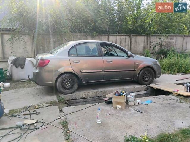 Серый Киа Рио, объемом двигателя 1.5 л и пробегом 350 тыс. км за 2300 $, фото 4 на Automoto.ua