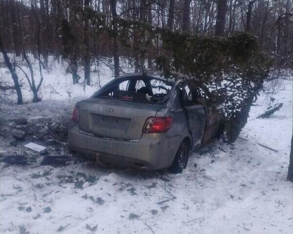 Серый Киа Рио, объемом двигателя 1.5 л и пробегом 350 тыс. км за 2300 $, фото 2 на Automoto.ua