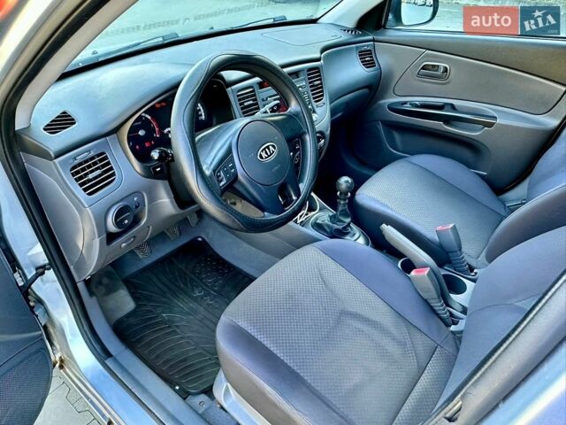 Серый Киа Рио, объемом двигателя 1.5 л и пробегом 190 тыс. км за 5800 $, фото 12 на Automoto.ua