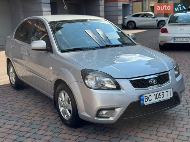 Серый Киа Рио, объемом двигателя 1.4 л и пробегом 227 тыс. км за 6850 $, фото 4 на Automoto.ua