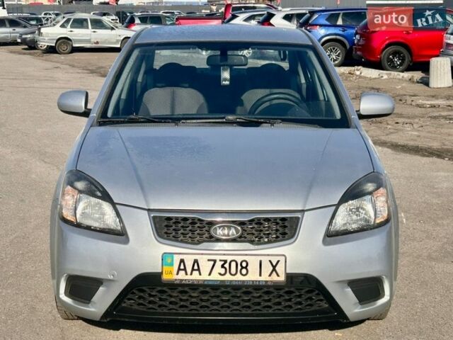Серый Киа Рио, объемом двигателя 1.5 л и пробегом 190 тыс. км за 5800 $, фото 1 на Automoto.ua