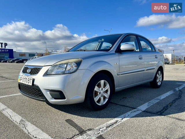 Серый Киа Рио, объемом двигателя 1.4 л и пробегом 219 тыс. км за 4500 $, фото 6 на Automoto.ua
