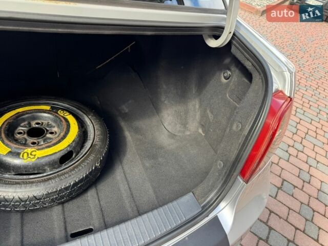 Серый Киа Рио, объемом двигателя 1.4 л и пробегом 227 тыс. км за 6850 $, фото 20 на Automoto.ua