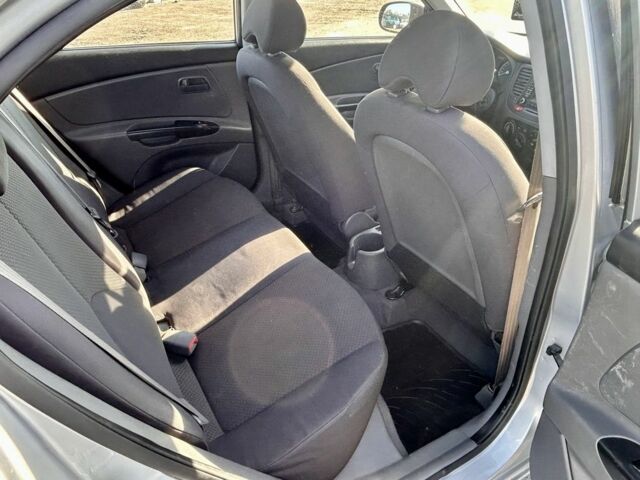 Сірий Кіа Ріо, об'ємом двигуна 1.5 л та пробігом 160 тис. км за 5800 $, фото 12 на Automoto.ua