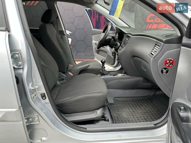 Серый Киа Рио, объемом двигателя 1.49 л и пробегом 297 тыс. км за 5999 $, фото 34 на Automoto.ua