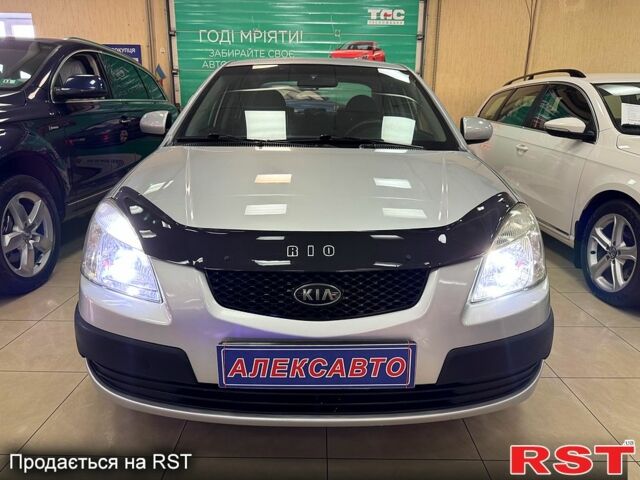 Сірий Кіа Ріо, об'ємом двигуна 1.4 л та пробігом 165 тис. км за 6600 $, фото 1 на Automoto.ua