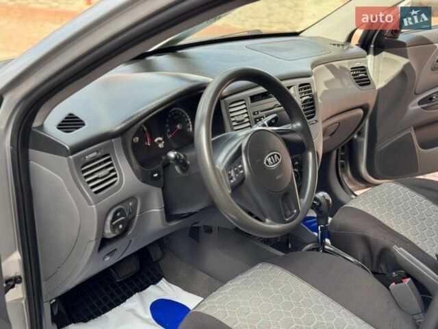 Серый Киа Рио, объемом двигателя 1.4 л и пробегом 227 тыс. км за 6750 $, фото 75 на Automoto.ua