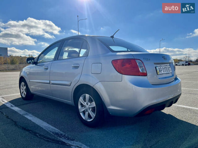 Серый Киа Рио, объемом двигателя 1.4 л и пробегом 219 тыс. км за 4500 $, фото 4 на Automoto.ua