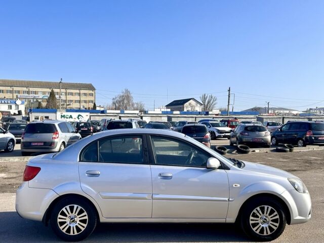 Сірий Кіа Ріо, об'ємом двигуна 1.5 л та пробігом 160 тис. км за 5800 $, фото 3 на Automoto.ua