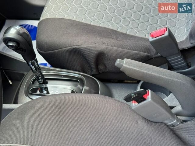 Серый Киа Рио, объемом двигателя 1.4 л и пробегом 227 тыс. км за 6850 $, фото 92 на Automoto.ua