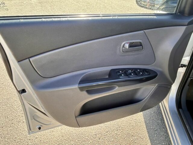 Сірий Кіа Ріо, об'ємом двигуна 1.5 л та пробігом 160 тис. км за 5800 $, фото 13 на Automoto.ua