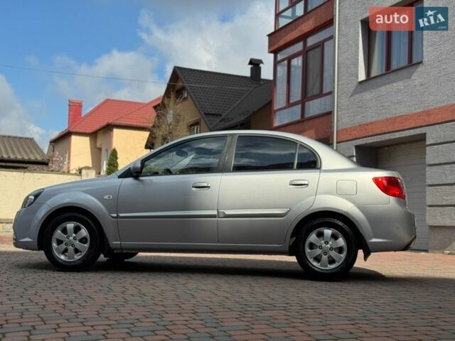 Серый Киа Рио, объемом двигателя 1.4 л и пробегом 227 тыс. км за 6850 $, фото 179 на Automoto.ua