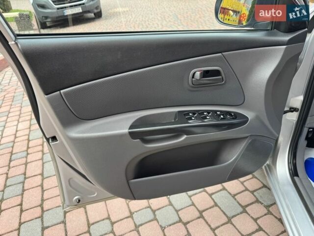 Серый Киа Рио, объемом двигателя 1.4 л и пробегом 227 тыс. км за 6850 $, фото 76 на Automoto.ua