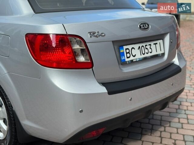 Серый Киа Рио, объемом двигателя 1.4 л и пробегом 227 тыс. км за 6850 $, фото 159 на Automoto.ua