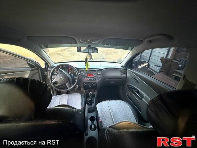 Серый Киа Рио, объемом двигателя 1.5 л и пробегом 205 тыс. км за 5000 $, фото 2 на Automoto.ua