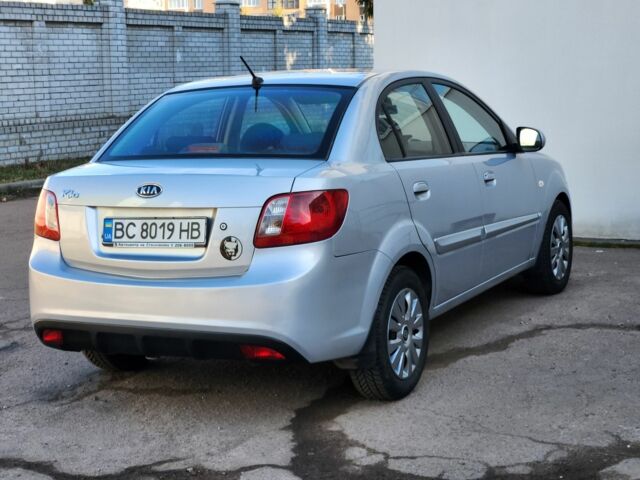 Серый Киа Рио, объемом двигателя 1.3 л и пробегом 207 тыс. км за 5400 $, фото 2 на Automoto.ua