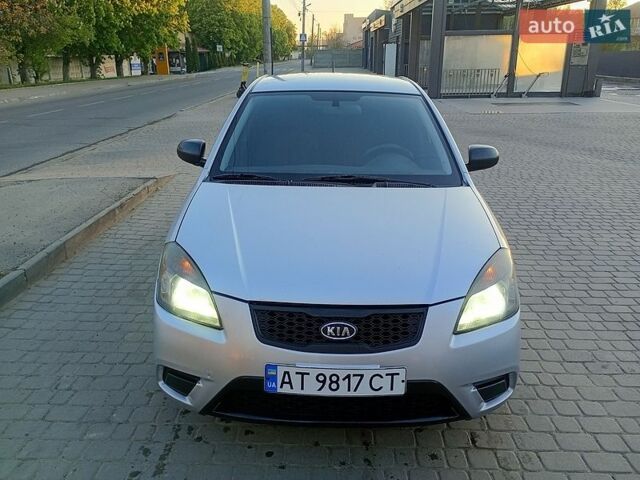 Серый Киа Рио, объемом двигателя 1.4 л и пробегом 301 тыс. км за 3700 $, фото 6 на Automoto.ua