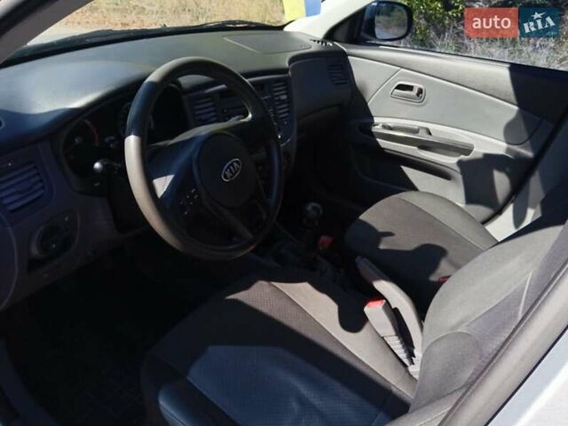 Сірий Кіа Ріо, об'ємом двигуна 1.5 л та пробігом 297 тис. км за 5500 $, фото 7 на Automoto.ua