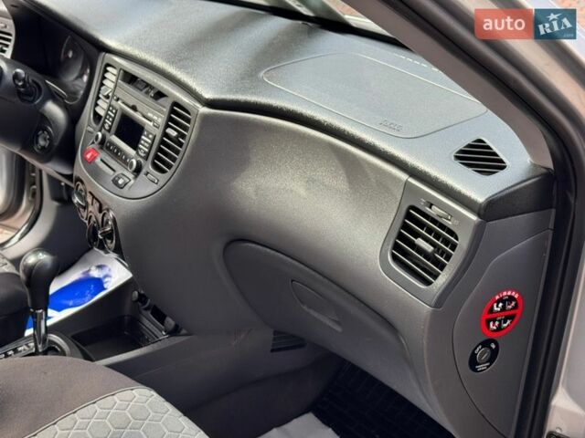 Серый Киа Рио, объемом двигателя 1.4 л и пробегом 227 тыс. км за 6750 $, фото 52 на Automoto.ua
