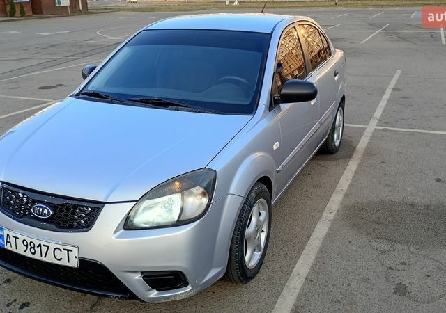 Серый Киа Рио, объемом двигателя 1.4 л и пробегом 301 тыс. км за 3700 $, фото 9 на Automoto.ua