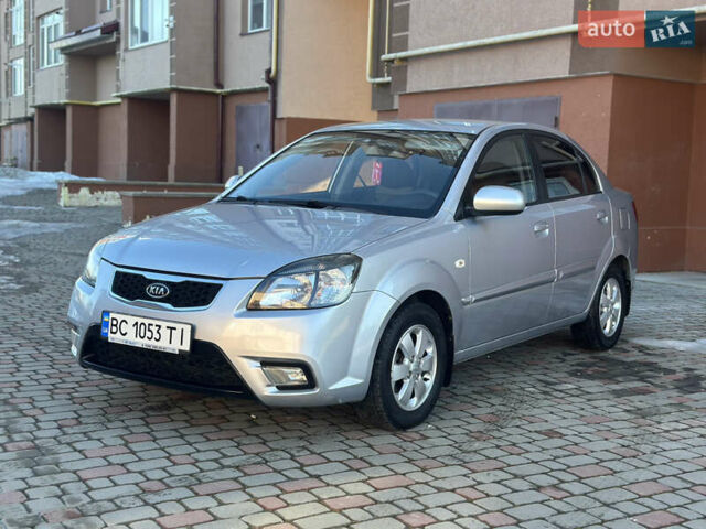 Серый Киа Рио, объемом двигателя 1.4 л и пробегом 227 тыс. км за 6750 $, фото 1 на Automoto.ua