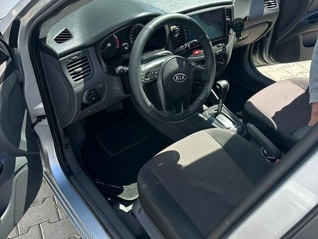 Серый Киа Рио, объемом двигателя 1.4 л и пробегом 201 тыс. км за 7000 $, фото 5 на Automoto.ua