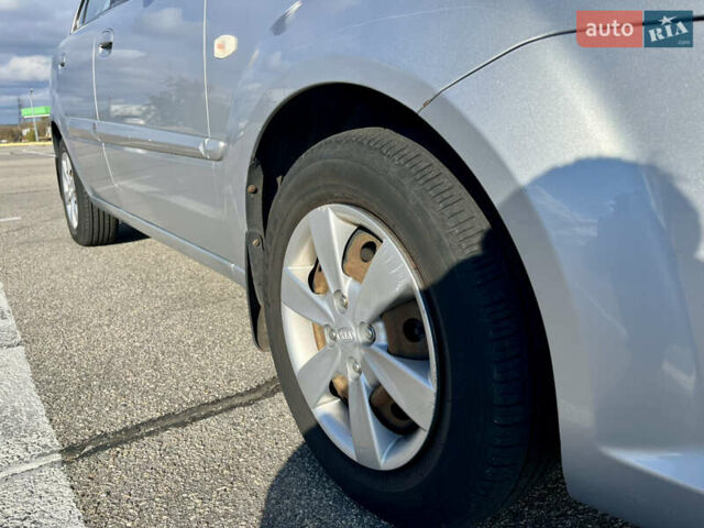 Серый Киа Рио, объемом двигателя 1.4 л и пробегом 219 тыс. км за 4500 $, фото 15 на Automoto.ua