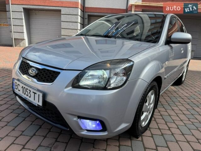 Серый Киа Рио, объемом двигателя 1.4 л и пробегом 227 тыс. км за 6750 $, фото 143 на Automoto.ua