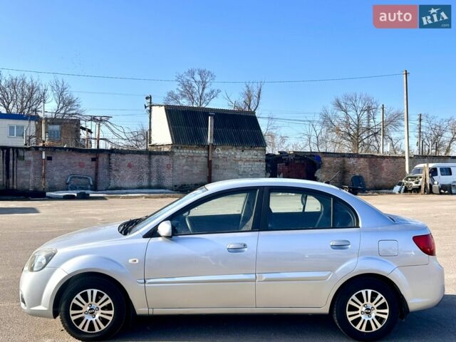 Сірий Кіа Ріо, об'ємом двигуна 1.5 л та пробігом 190 тис. км за 5800 $, фото 5 на Automoto.ua