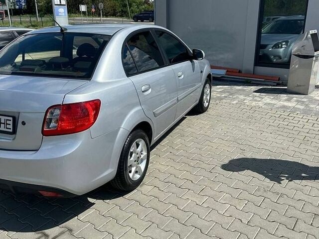 Серый Киа Рио, объемом двигателя 1.4 л и пробегом 201 тыс. км за 7000 $, фото 3 на Automoto.ua