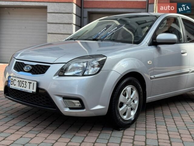Серый Киа Рио, объемом двигателя 1.4 л и пробегом 227 тыс. км за 6850 $, фото 177 на Automoto.ua