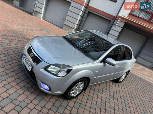 Серый Киа Рио, объемом двигателя 1.4 л и пробегом 227 тыс. км за 6850 $, фото 144 на Automoto.ua