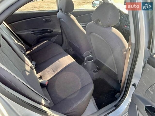 Сірий Кіа Ріо, об'ємом двигуна 1.5 л та пробігом 190 тис. км за 5800 $, фото 13 на Automoto.ua