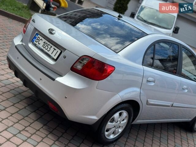 Серый Киа Рио, объемом двигателя 1.4 л и пробегом 227 тыс. км за 6750 $, фото 166 на Automoto.ua