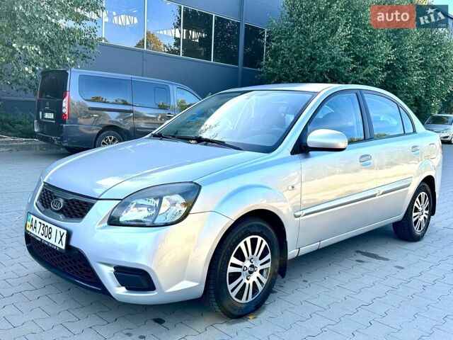 Серый Киа Рио, объемом двигателя 1.5 л и пробегом 190 тыс. км за 5800 $, фото 5 на Automoto.ua