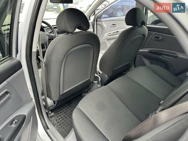 Серый Киа Рио, объемом двигателя 1.49 л и пробегом 297 тыс. км за 5999 $, фото 31 на Automoto.ua