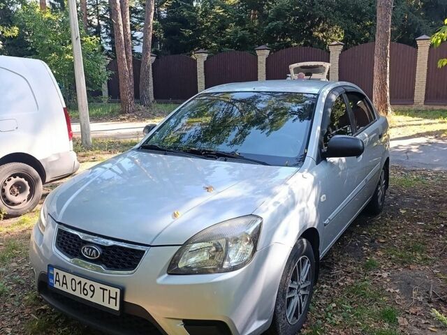 Серый Киа Рио, объемом двигателя 1.4 л и пробегом 293 тыс. км за 5200 $, фото 1 на Automoto.ua