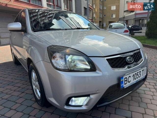 Серый Киа Рио, объемом двигателя 1.4 л и пробегом 227 тыс. км за 6850 $, фото 139 на Automoto.ua