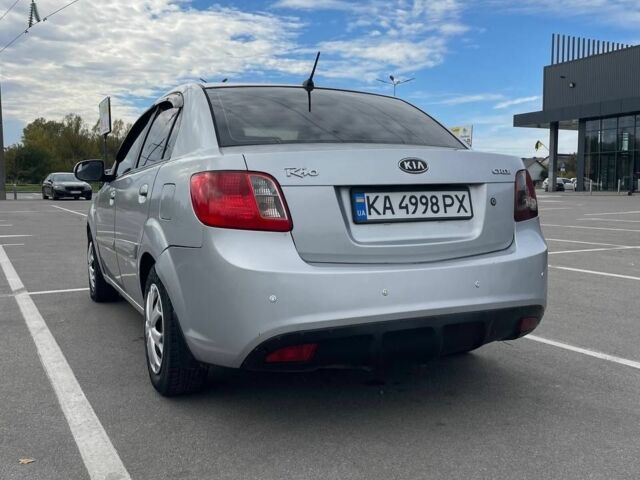 Сірий Кіа Ріо, об'ємом двигуна 1.5 л та пробігом 470 тис. км за 3008 $, фото 6 на Automoto.ua