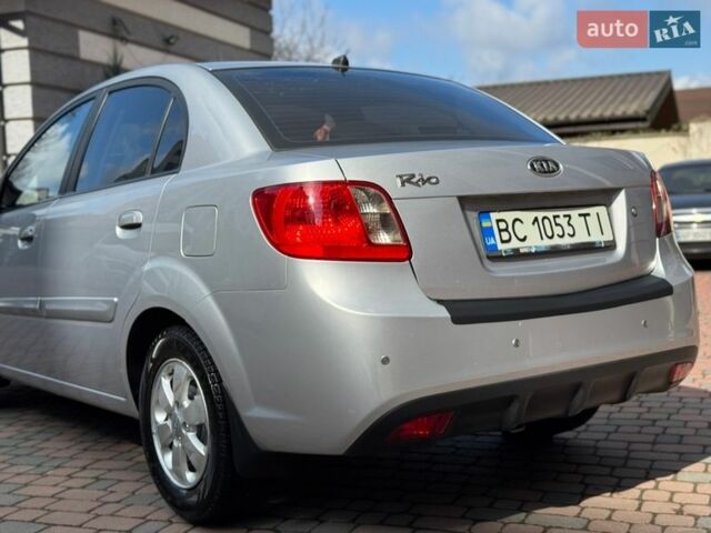 Серый Киа Рио, объемом двигателя 1.4 л и пробегом 227 тыс. км за 6750 $, фото 156 на Automoto.ua