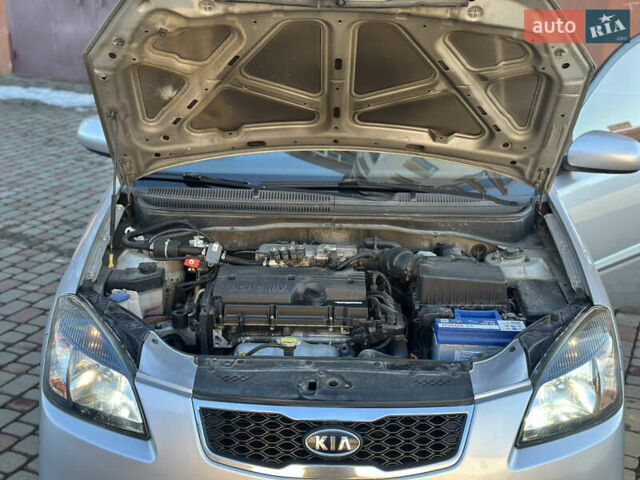Серый Киа Рио, объемом двигателя 1.4 л и пробегом 227 тыс. км за 6750 $, фото 71 на Automoto.ua