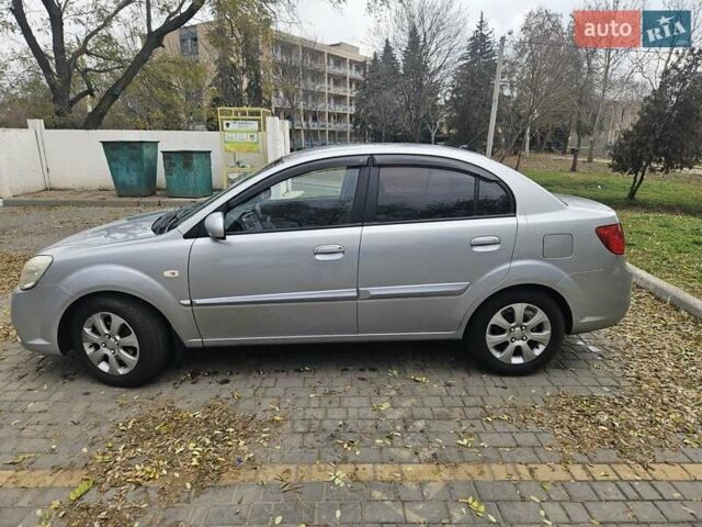 Сірий Кіа Ріо, об'ємом двигуна 1.34 л та пробігом 330 тис. км за 4200 $, фото 3 на Automoto.ua