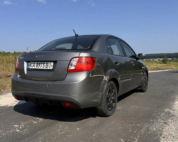 Серый Киа Рио, объемом двигателя 1.4 л и пробегом 277 тыс. км за 3999 $, фото 1 на Automoto.ua