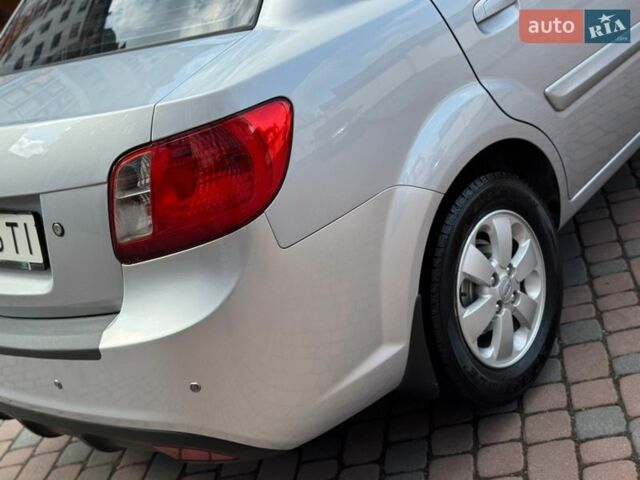 Серый Киа Рио, объемом двигателя 1.4 л и пробегом 227 тыс. км за 6850 $, фото 163 на Automoto.ua