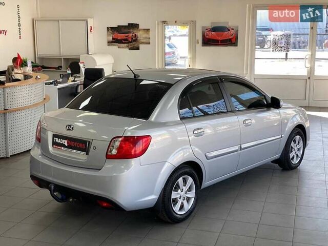 Серый Киа Рио, объемом двигателя 1.4 л и пробегом 98 тыс. км за 5990 $, фото 7 на Automoto.ua