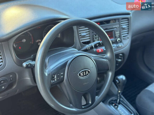 Серый Киа Рио, объемом двигателя 1.4 л и пробегом 227 тыс. км за 6750 $, фото 50 на Automoto.ua