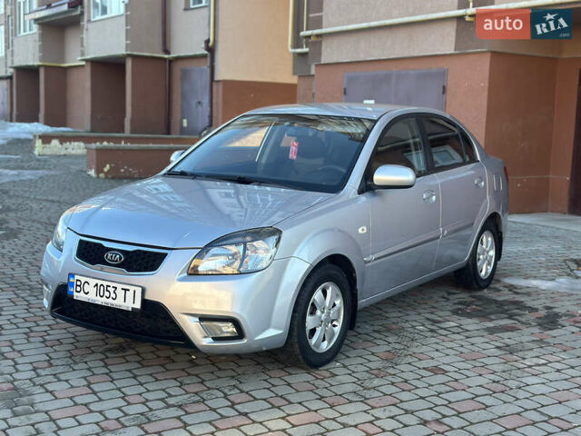 Серый Киа Рио, объемом двигателя 1.4 л и пробегом 227 тыс. км за 6750 $, фото 2 на Automoto.ua