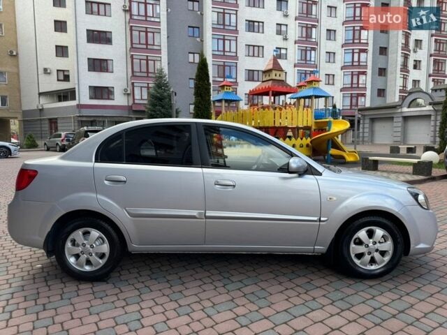 Серый Киа Рио, объемом двигателя 1.4 л и пробегом 227 тыс. км за 6850 $, фото 118 на Automoto.ua
